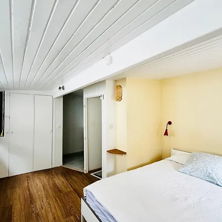 Апартаменты Le Grand Marais Direct Metro To The Eiffel Tower