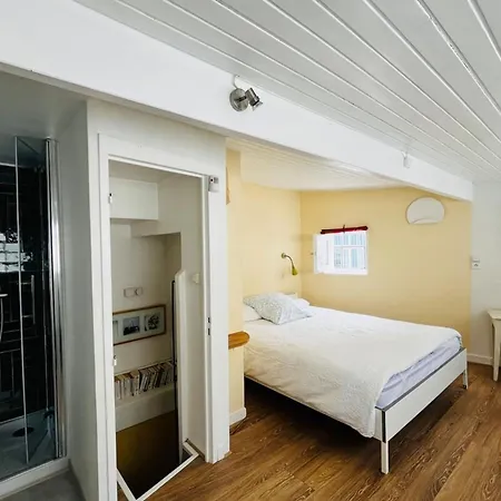 Апартаменты Le Grand Marais Direct Metro To The Eiffel Tower Париж