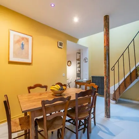 Апартаменты Le Grand Marais Direct Metro To The Eiffel Tower