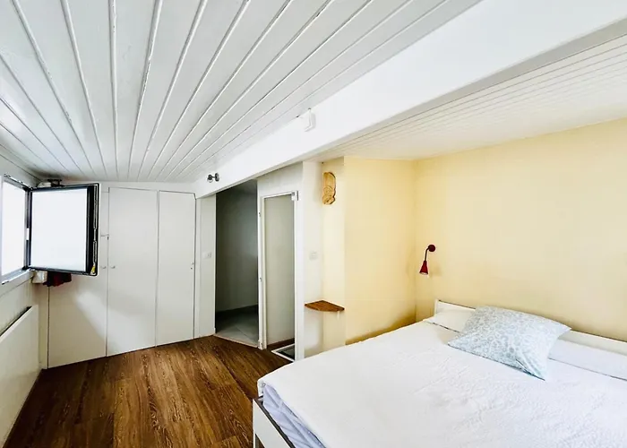 Апартаменты Le Grand Marais Direct Metro To The Eiffel Tower