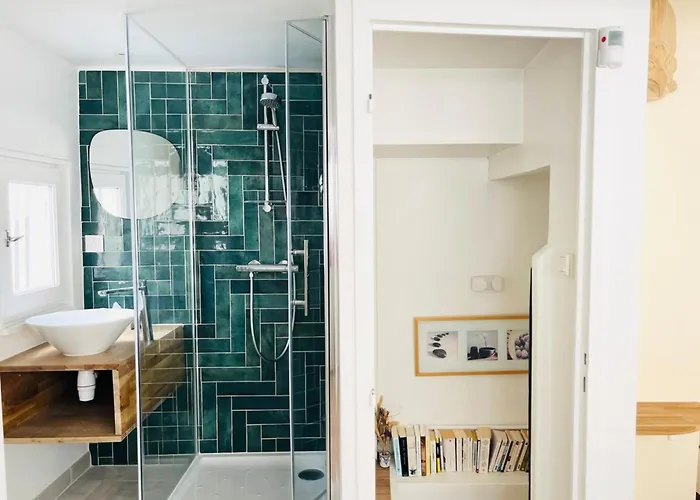 Le Grand Marais Direct Metro To The Eiffel Tower * Париж