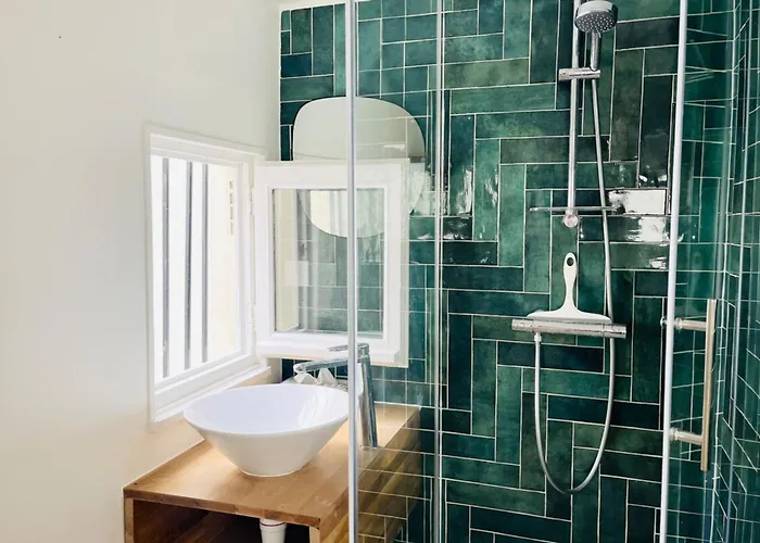 Апартаменты Le Grand Marais Direct Metro To The Eiffel Tower